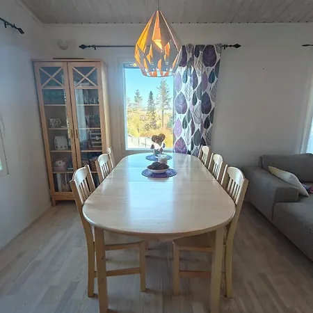 House 4 Km From Center 로바니에미
